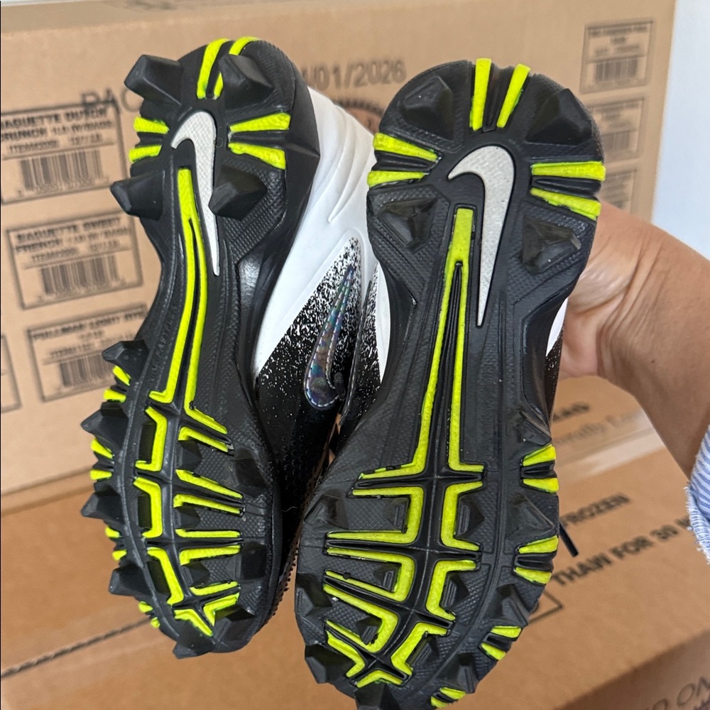 Nike Kids Black and White Cleats with Iridescent Swoosh - Picture 4 of 7